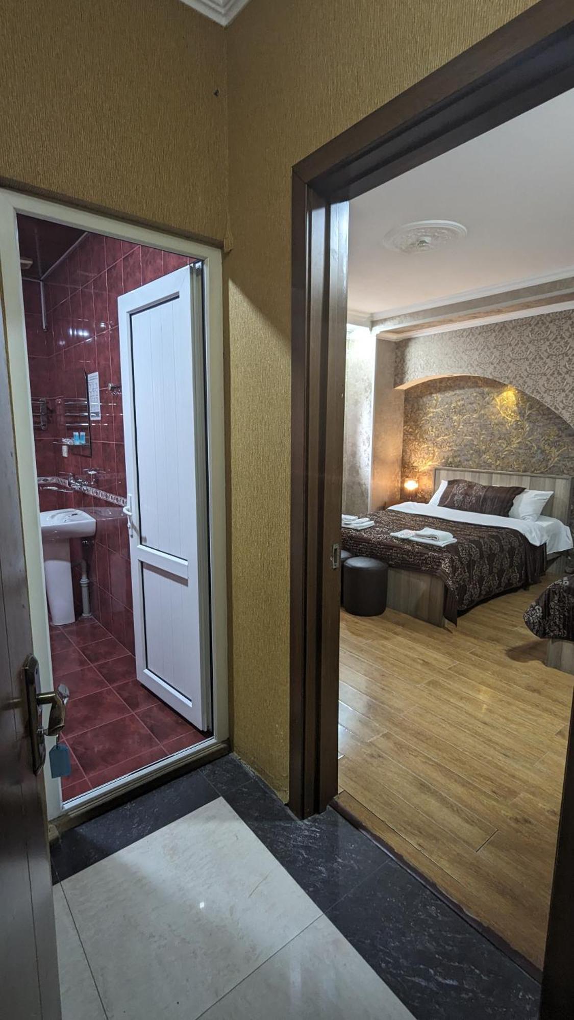 Dkd-bridge Hotel Tbilisi Eksteriør billede